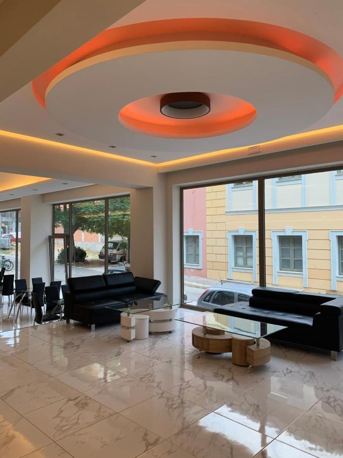 Hotel Banbus 卢特拉艾季普苏 外观 照片